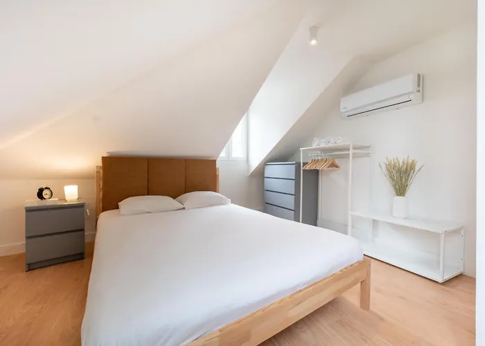 Monsanto Hill House - No 571 1d Apartment